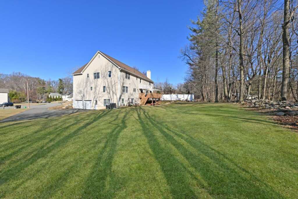 9 Whisper Lane, Suffern, NY 10901 - Photo 2 of 39