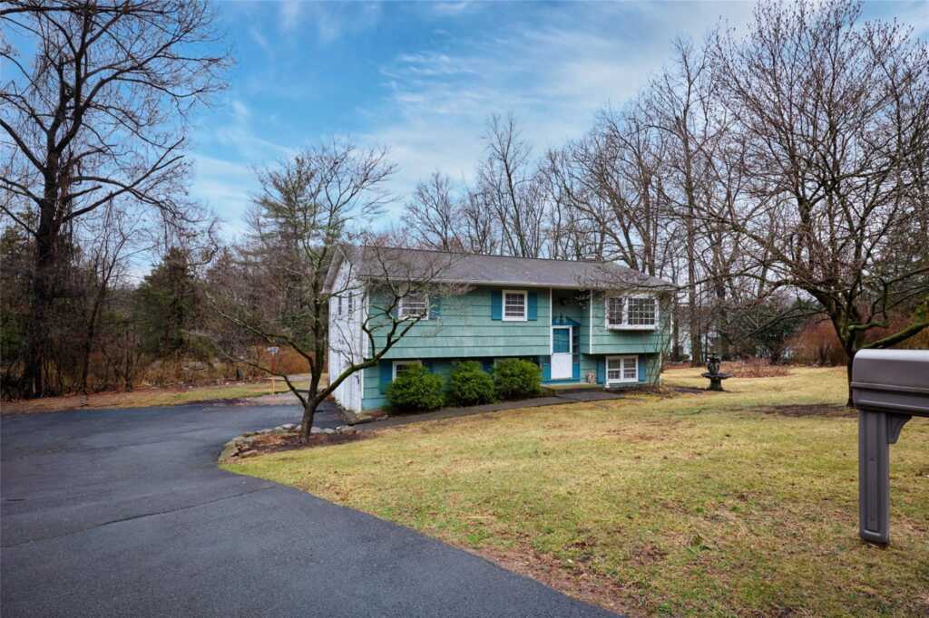 5 Violet Court, Suffern, NY 10901 - Photo 2 of 28