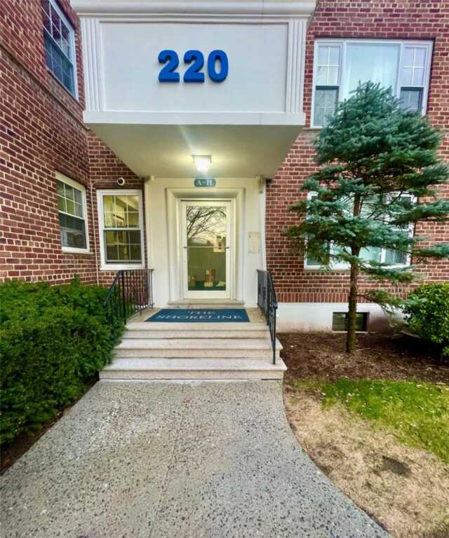 220 Pelham Road, Unit #2H, New Rochelle, NY 10805 - Photo 4 of 19