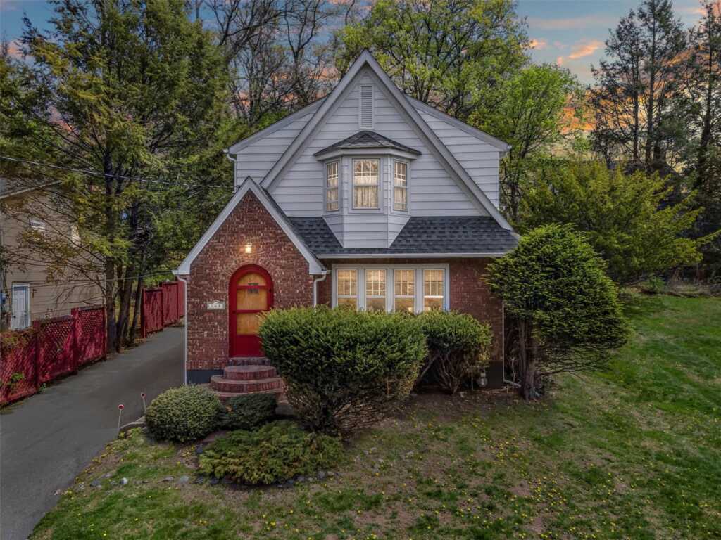 168 Middletown Road, Pearl River, NY 10965