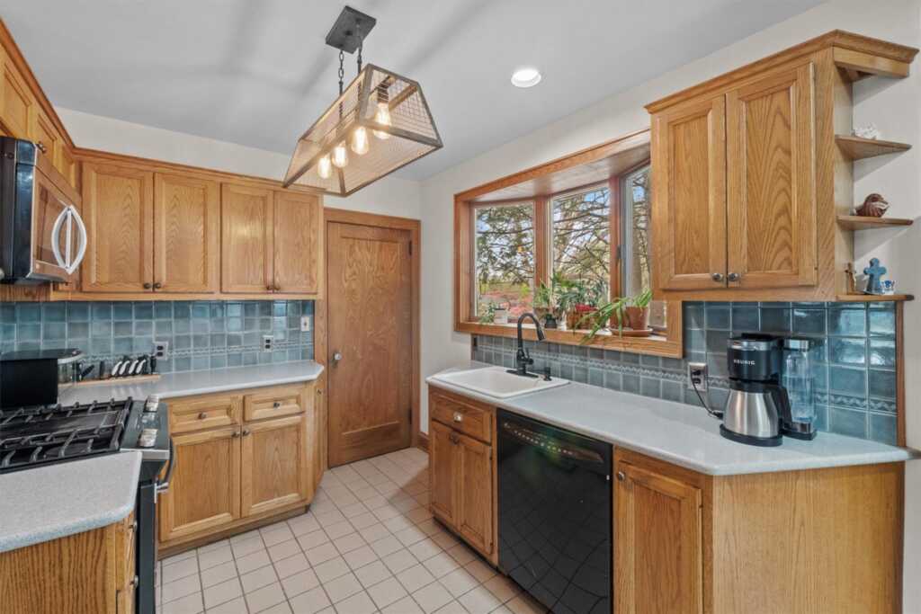 168 Middletown Road, Pearl River, NY 10965 - Photo 12 of 31