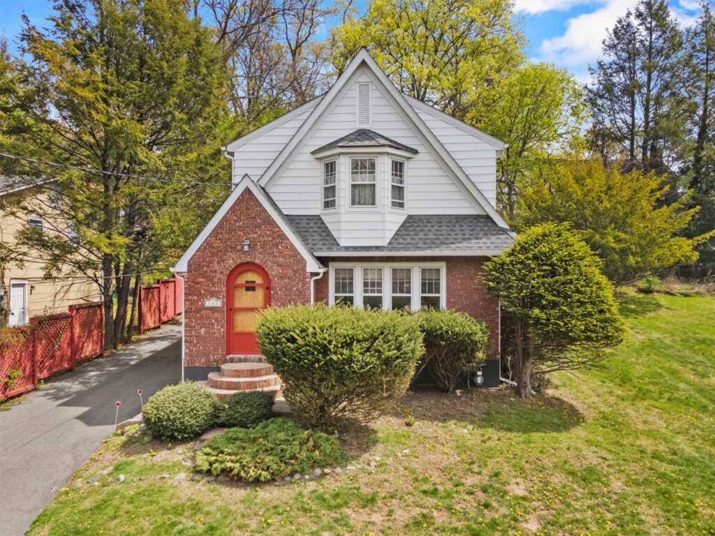 168 Middletown Road, Pearl River, NY 10965 - Photo 2 of 31