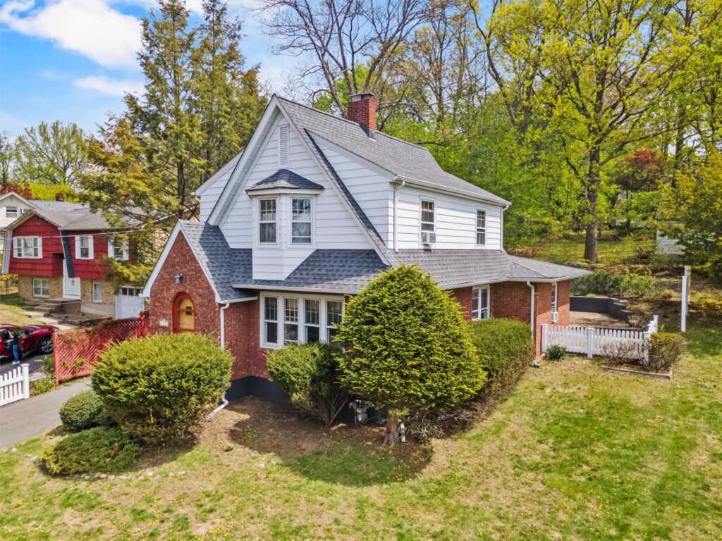 168 Middletown Road, Pearl River, NY 10965 - Photo 3 of 31