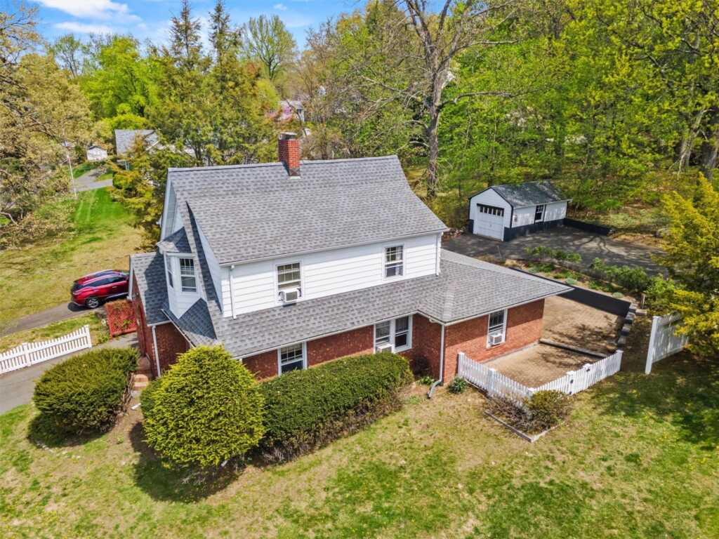 168 Middletown Road, Pearl River, NY 10965 - Photo 4 of 31