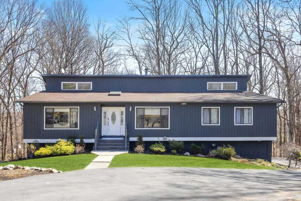 5 Catalina Court, Suffern, NY 10901