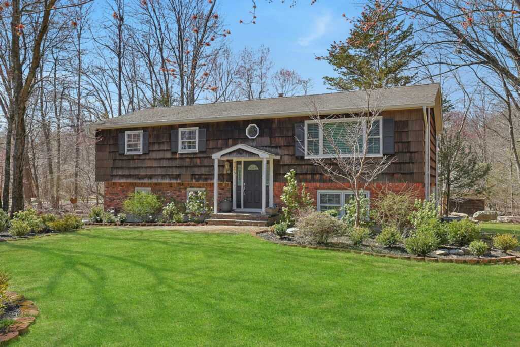1 Sherwood Ridge Road, Suffern, NY 10901 - Photo 2 of 31