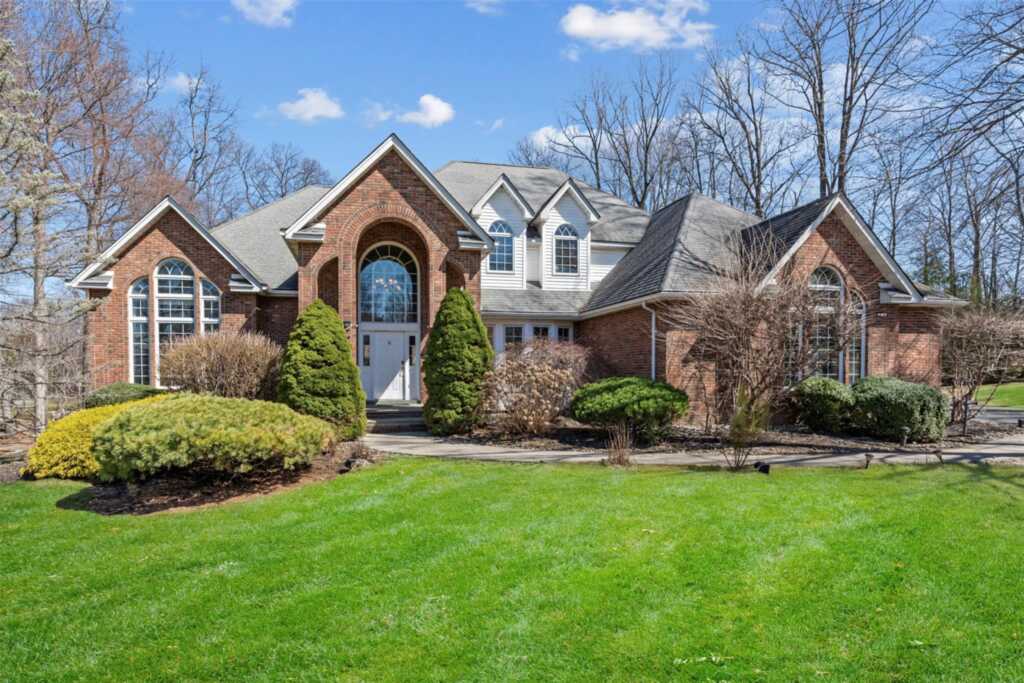 8 Wedge Way, Suffern, NY 10901