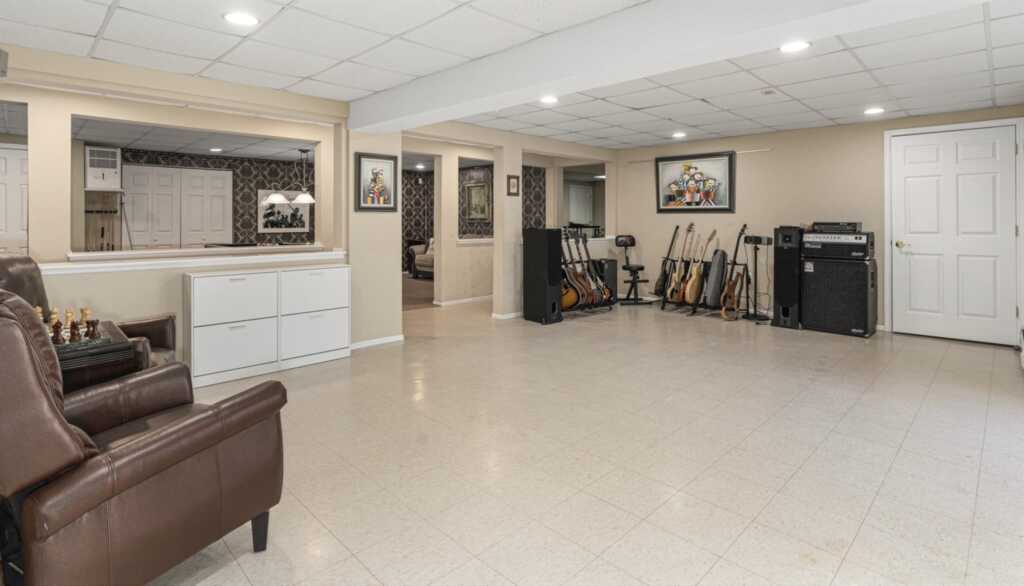 8 Wedge Way, Suffern, NY 10901 - Photo 23 of 39
