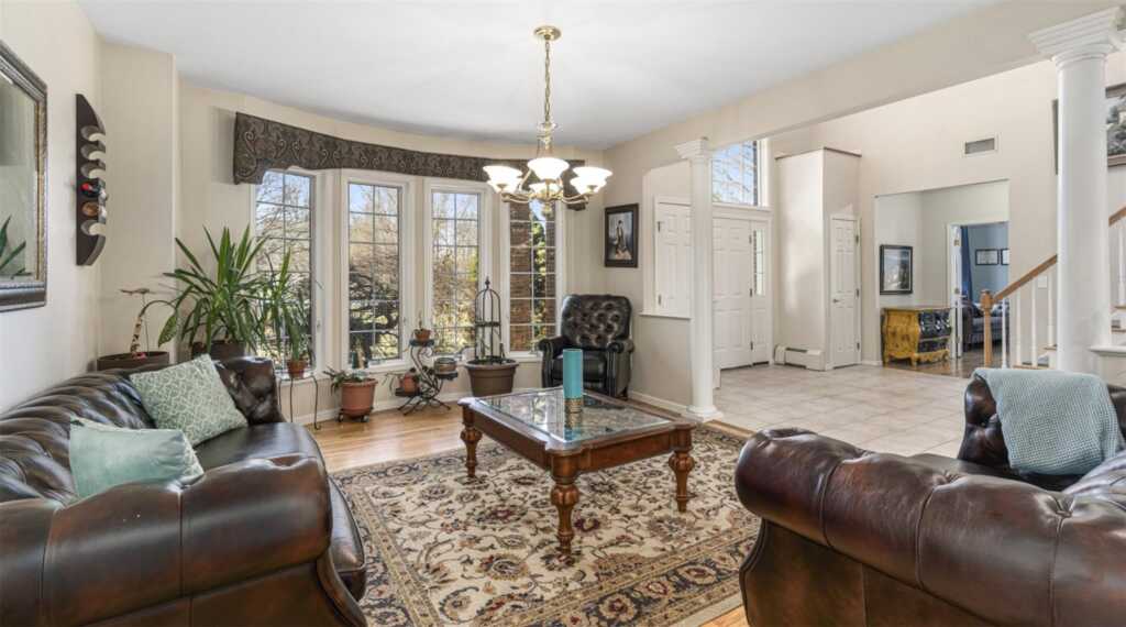 8 Wedge Way, Suffern, NY 10901 - Photo 3 of 39