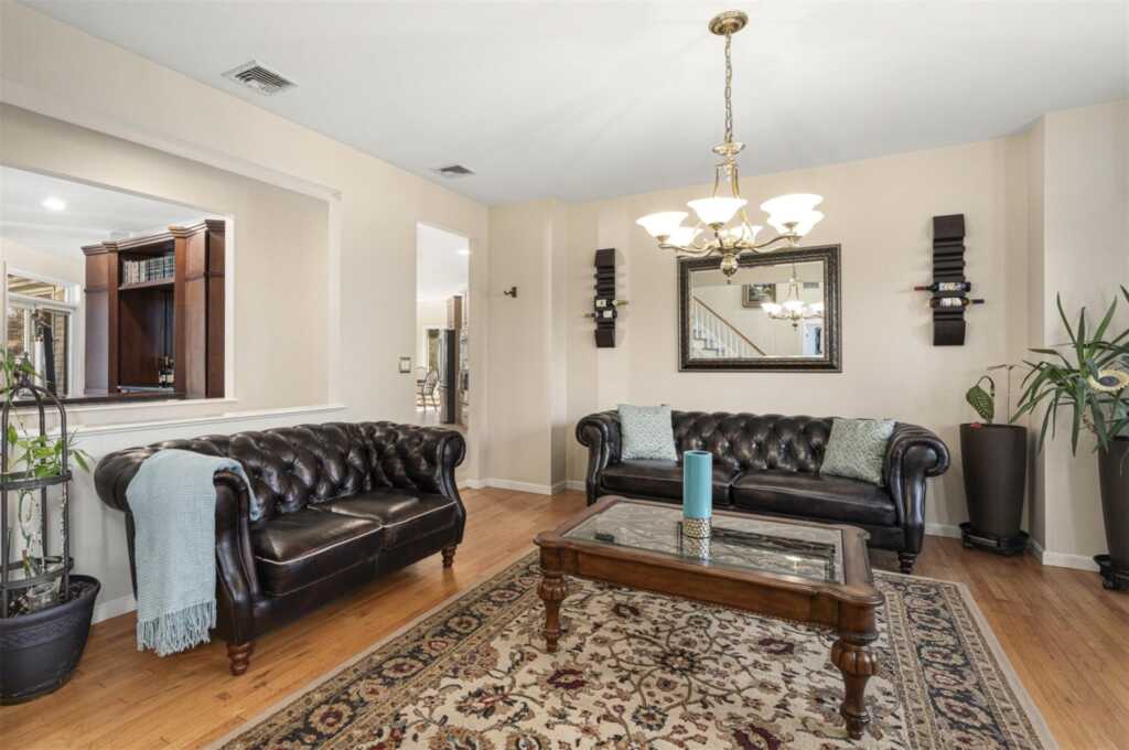8 Wedge Way, Suffern, NY 10901 - Photo 4 of 39