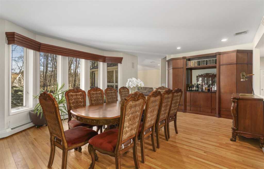 8 Wedge Way, Suffern, NY 10901 - Photo 6 of 39