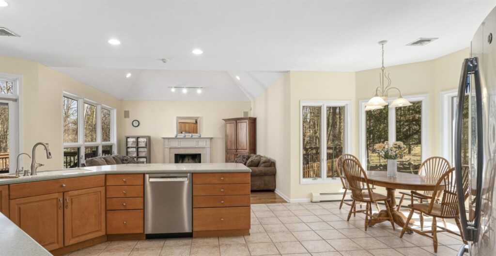 8 Wedge Way, Suffern, NY 10901 - Photo 9 of 39