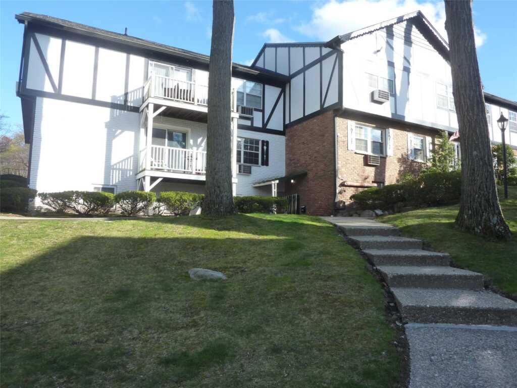 133 B Parkside Drive, Unit #133 B, Suffern, NY 10901 - Photo 2 of 18