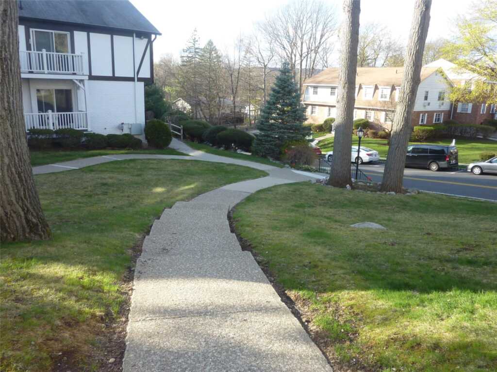 133 B Parkside Drive, Unit #133 B, Suffern, NY 10901 - Photo 3 of 18