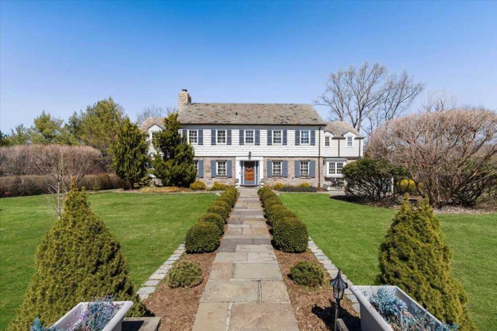 31 Colonial Road, White Plains, NY 10605