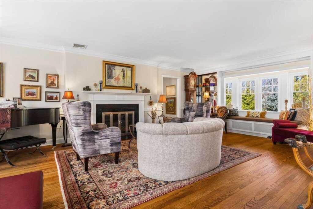 31 Colonial Road, White Plains, NY 10605 - Photo 12 of 36