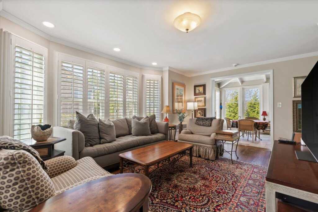 31 Colonial Road, White Plains, NY 10605 - Photo 17 of 36