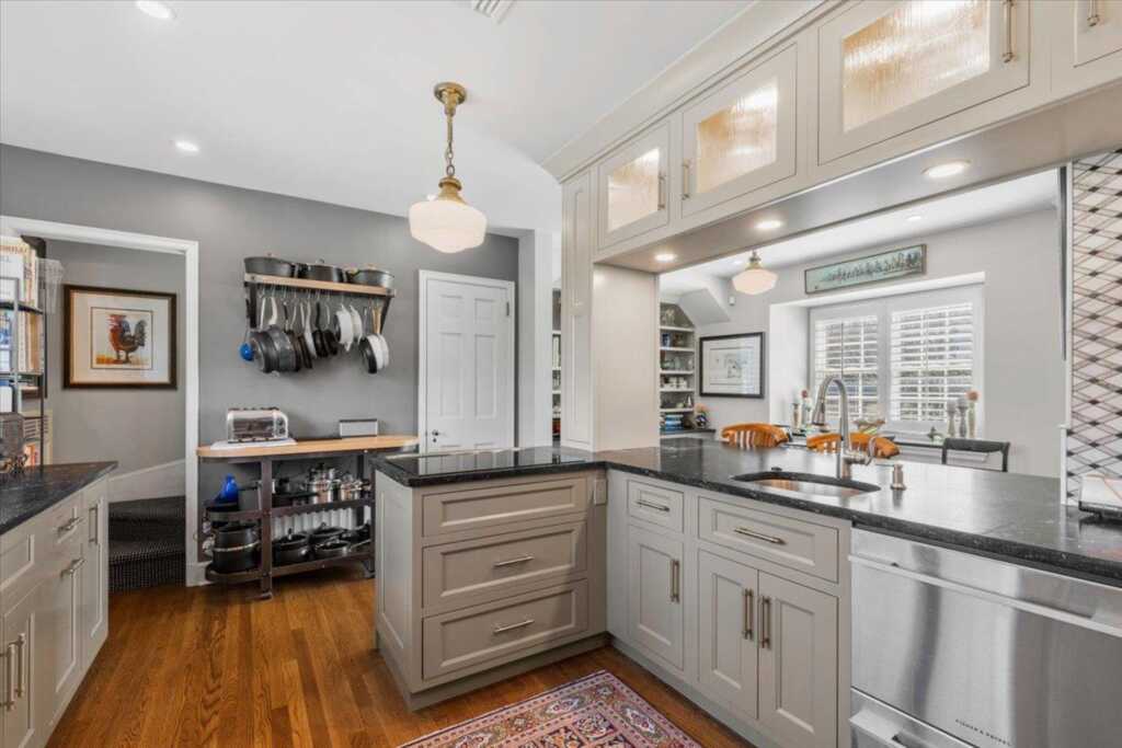 31 Colonial Road, White Plains, NY 10605 - Photo 18 of 36