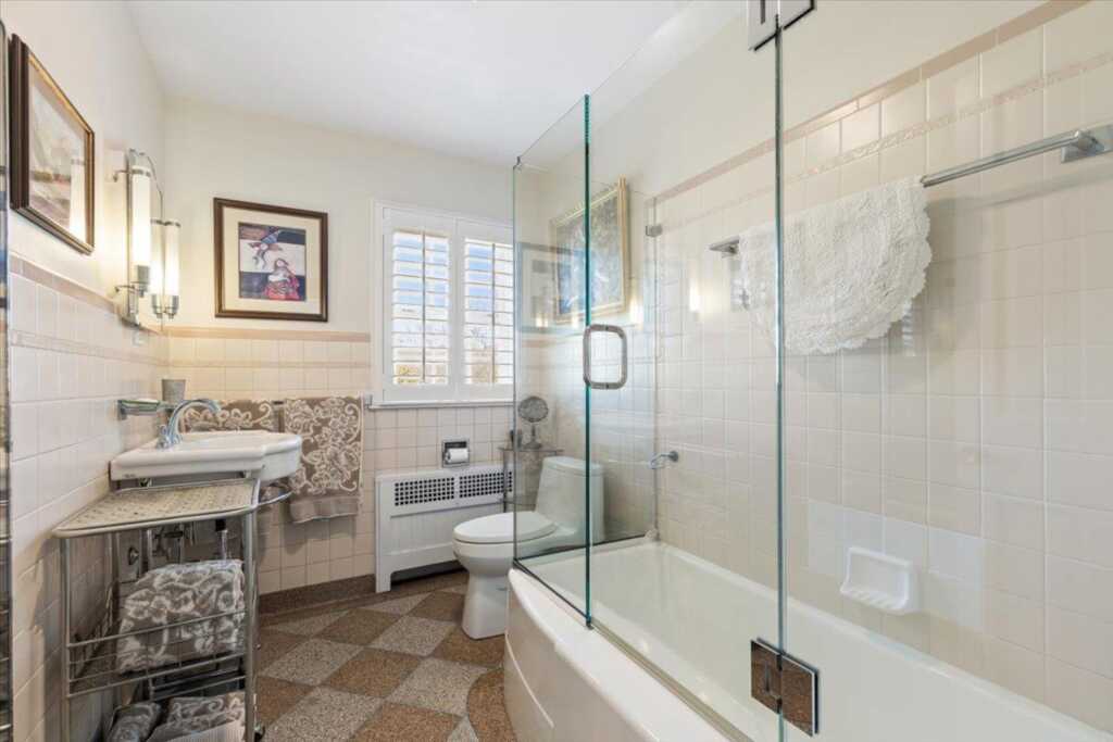 31 Colonial Road, White Plains, NY 10605 - Photo 24 of 36