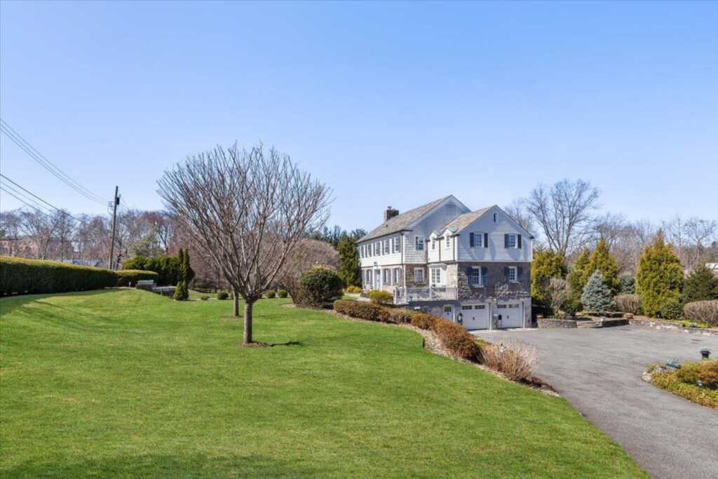 31 Colonial Road, White Plains, NY 10605 - Photo 8 of 36