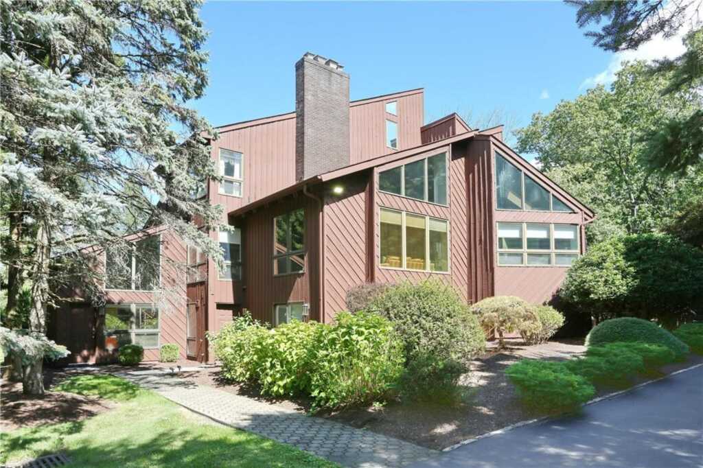 4 Misty Lane, Suffern, NY 10901 - Photo 3 of 36