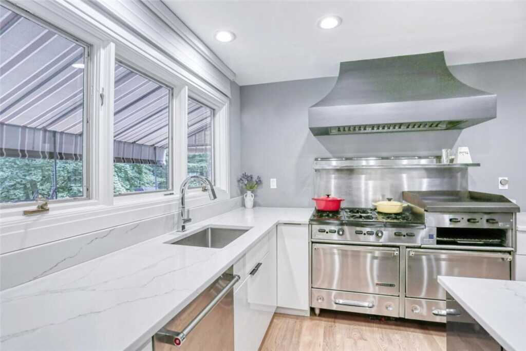 4 Misty Lane, Suffern, NY 10901 - Photo 7 of 36