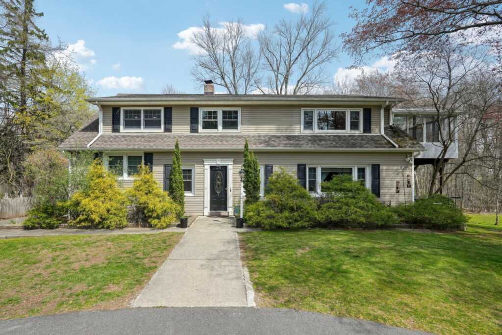 278 Ehrhardt Road, Pearl River, NY 10965 - Photo 13 of 37
