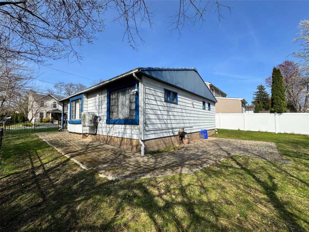 44 Brightwood Avenue, Pearl River, NY 10965 - Photo 14 of 18