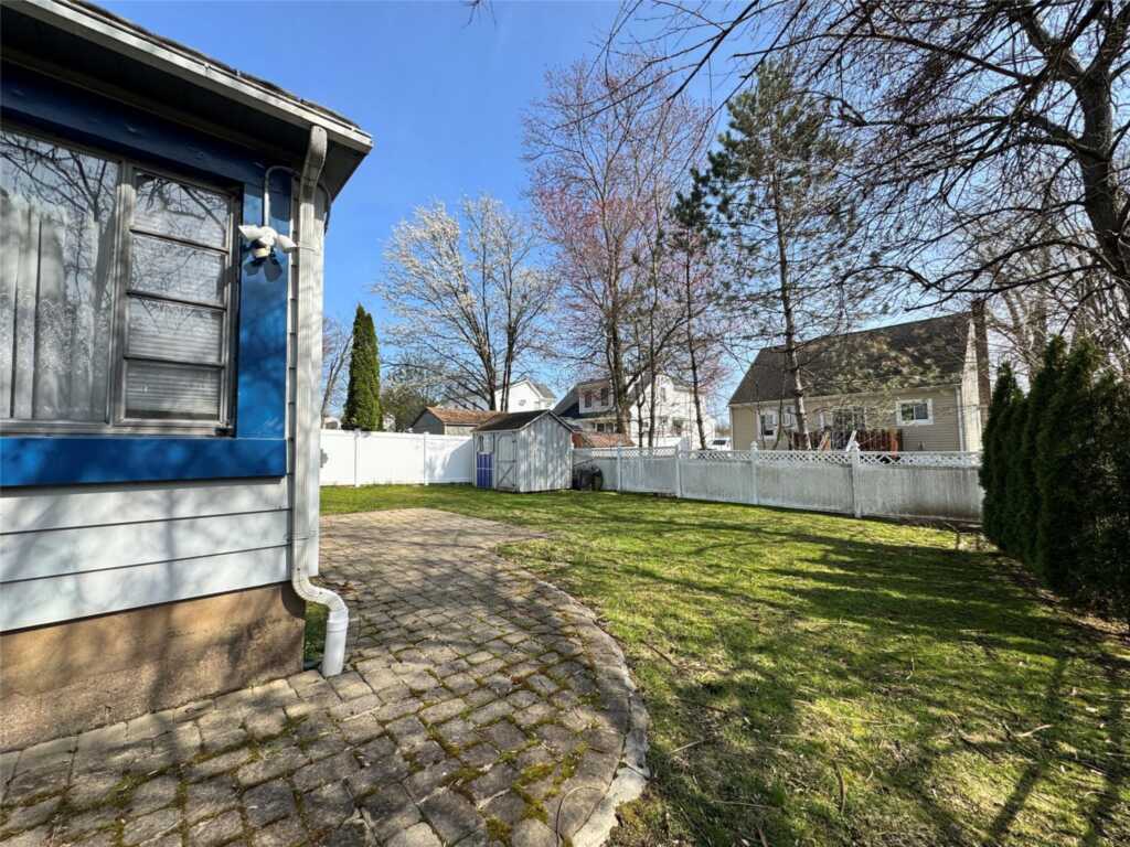 44 Brightwood Avenue, Pearl River, NY 10965 - Photo 15 of 18