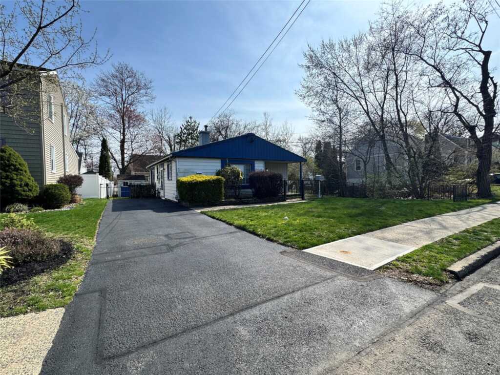 44 Brightwood Avenue, Pearl River, NY 10965 - Photo 2 of 18