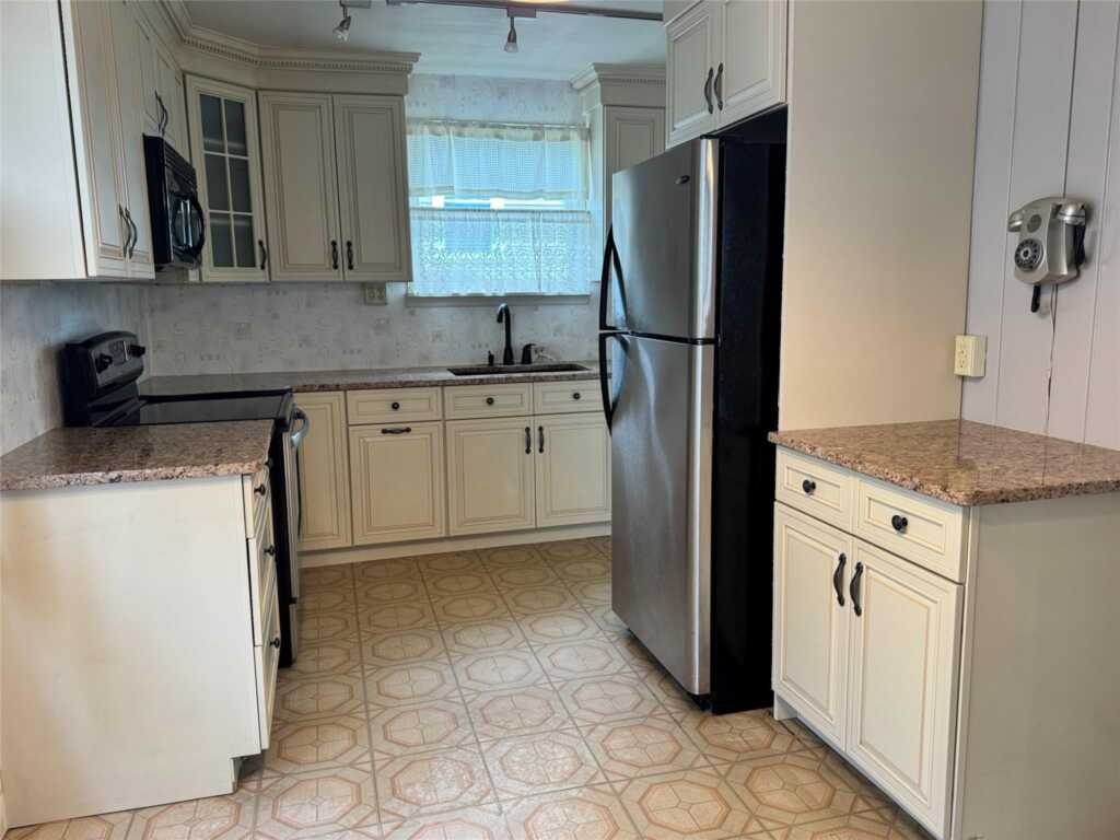 44 Brightwood Avenue, Pearl River, NY 10965 - Photo 4 of 18