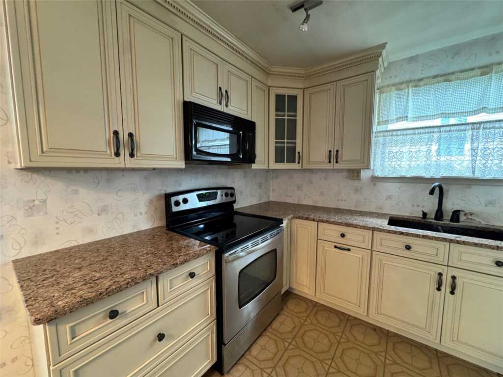 44 Brightwood Avenue, Pearl River, NY 10965 - Photo 6 of 18
