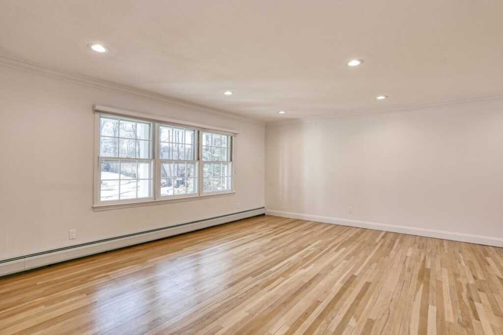21 Buena Vista Road, Suffern, NY 10901 - Photo 5 of 35
