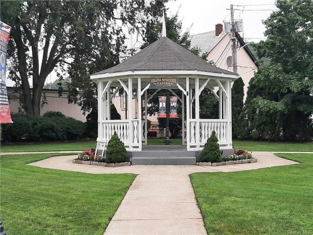 12 Pavilion Road, Unit #5, Suffern, NY 10901 - Photo 5 of 5
