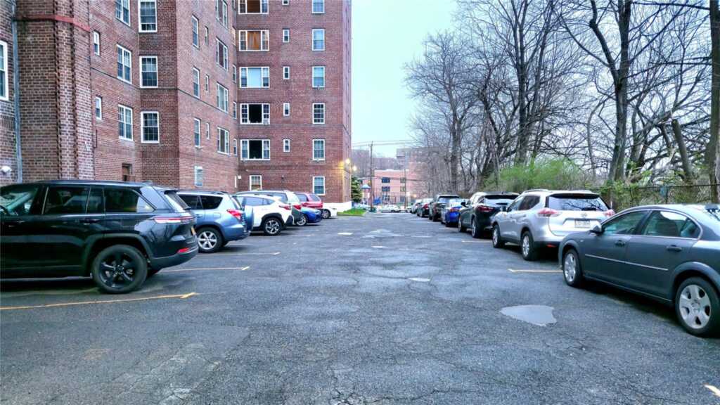 220 Pelham Road, Unit #3L, New Rochelle, NY 10805 - Photo 27 of 30