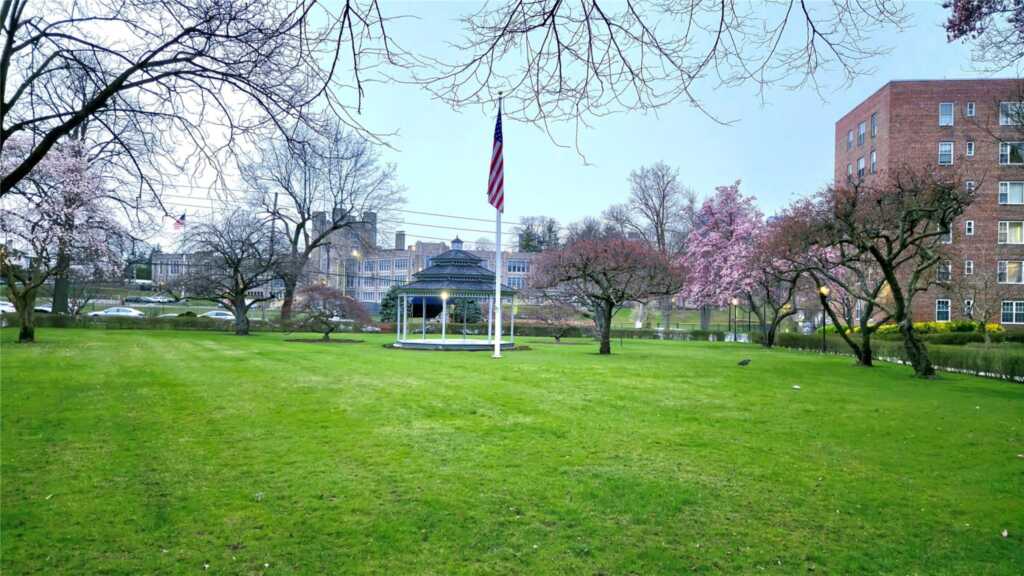 220 Pelham Road, Unit #3L, New Rochelle, NY 10805 - Photo 7 of 30