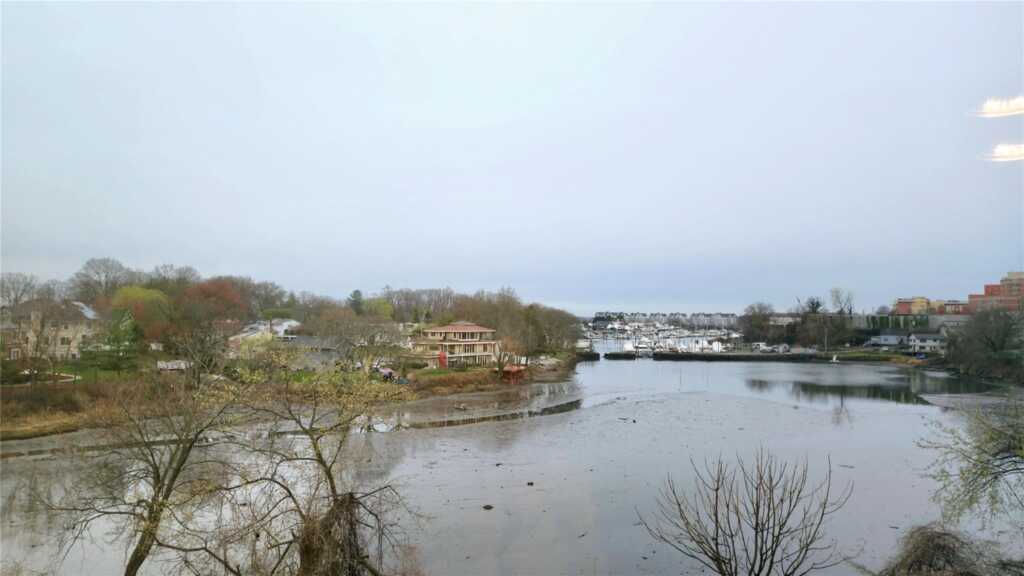 220 Pelham Road, Unit #3L, New Rochelle, NY 10805 - Photo 8 of 30