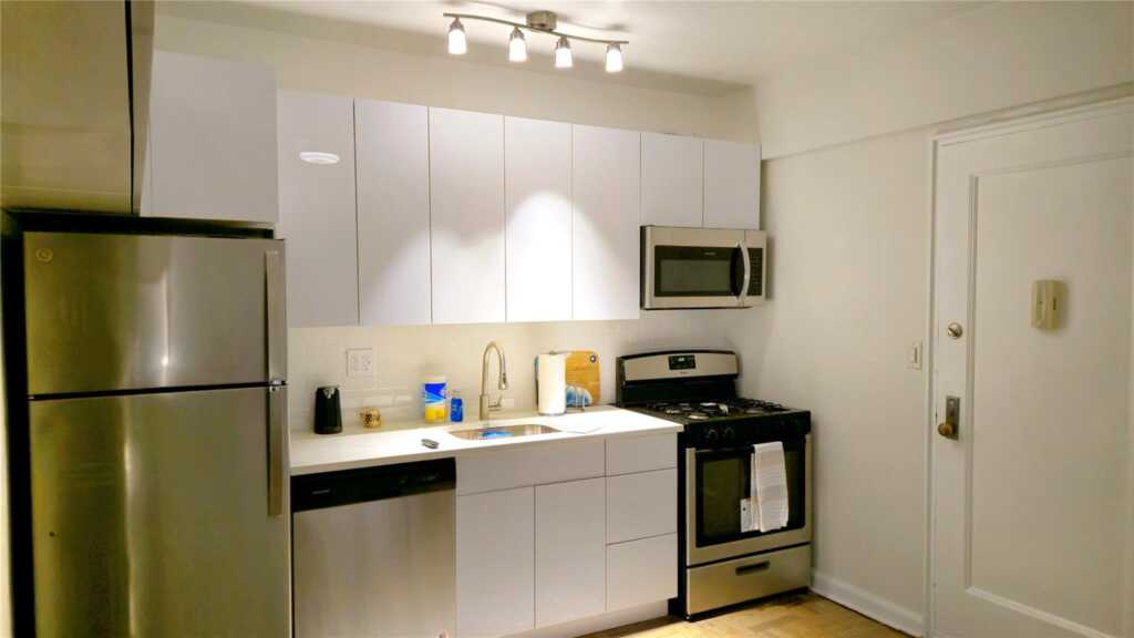 220 Pelham Road, Unit #3L, New Rochelle, NY 10805 - Photo 9 of 30