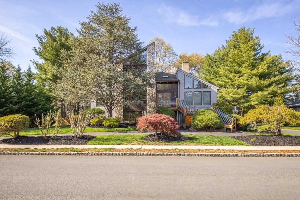 16 Lady Godiva Way, New City, NY 10956 - Photo 2 of 40