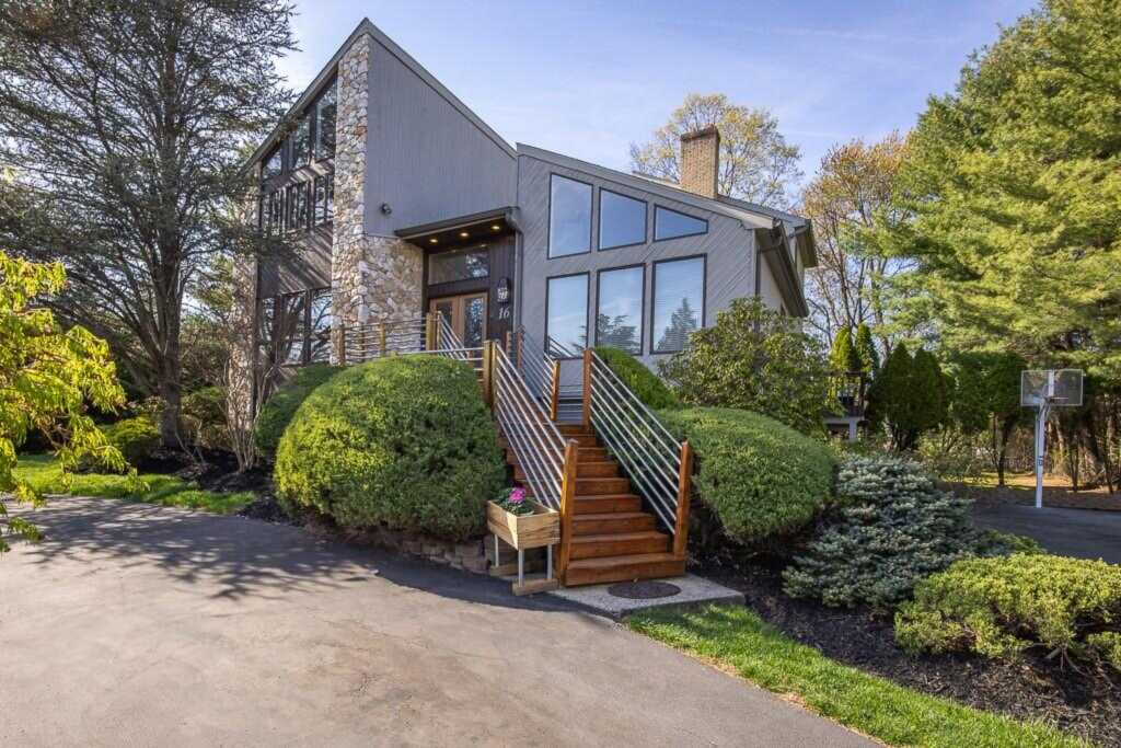 16 Lady Godiva Way, New City, NY 10956 - Photo 3 of 40
