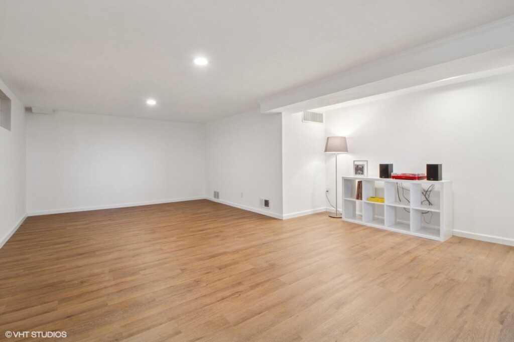 24 Windsor Oval, New Rochelle, NY 10805 - Photo 21 of 35