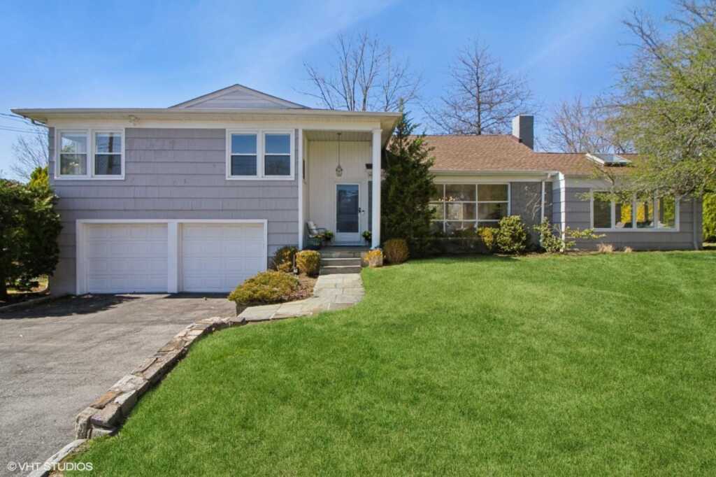 24 Windsor Oval, New Rochelle, NY 10805 - Photo 3 of 35