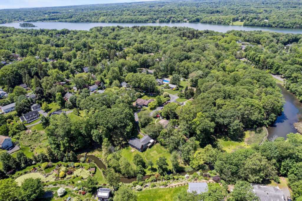377 Jeffrey Place, Valley Cottage, NY 10989 - Photo 35 of 41