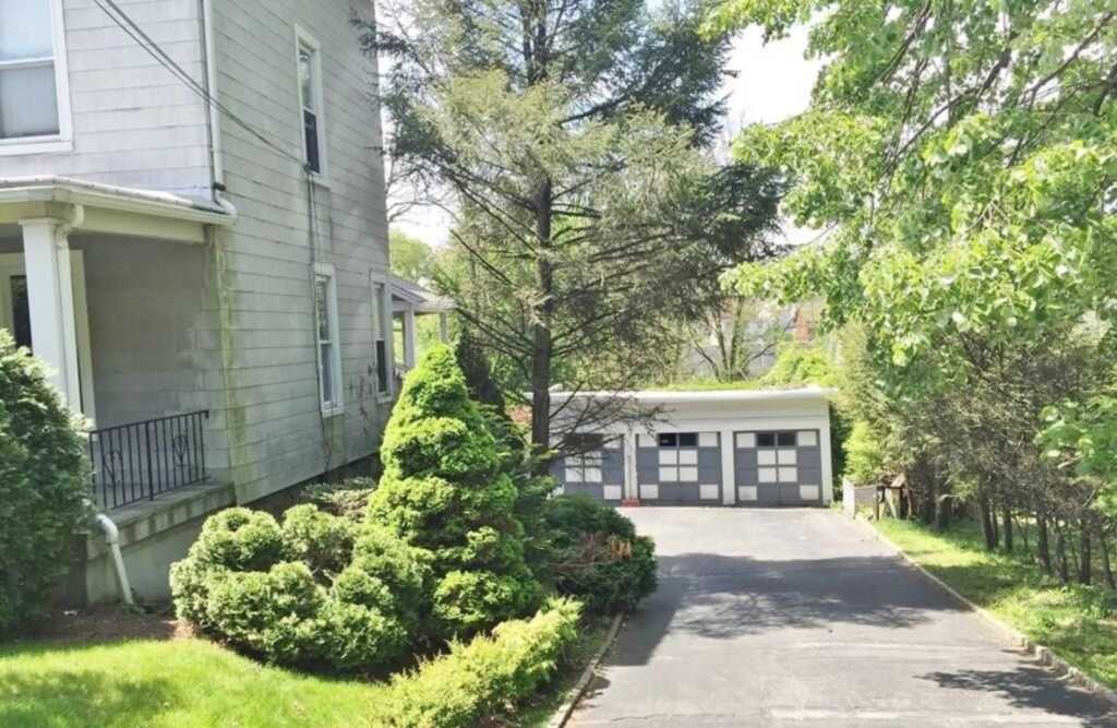 161 Kensico Avenue, White Plains, NY 10604 - Photo 4 of 27