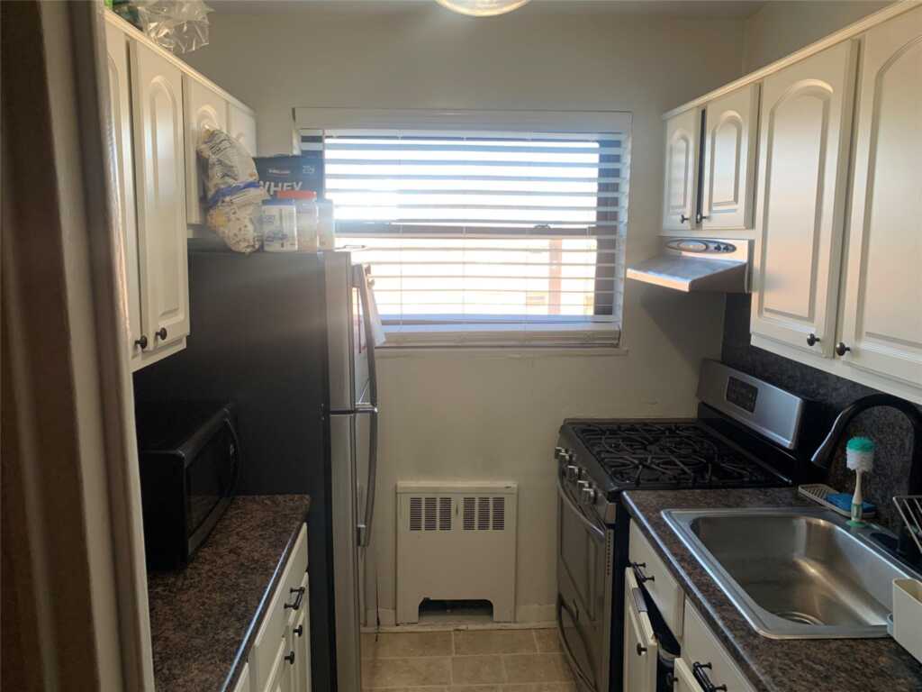 20 Shady Glen Court, Unit #3A, New Rochelle, NY 10805 - Photo 6 of 13