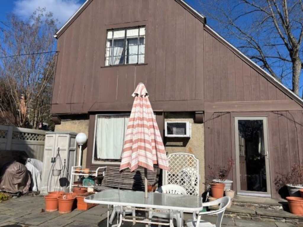 43 Garretson Road, White Plains, NY 10604 - Photo 4 of 7