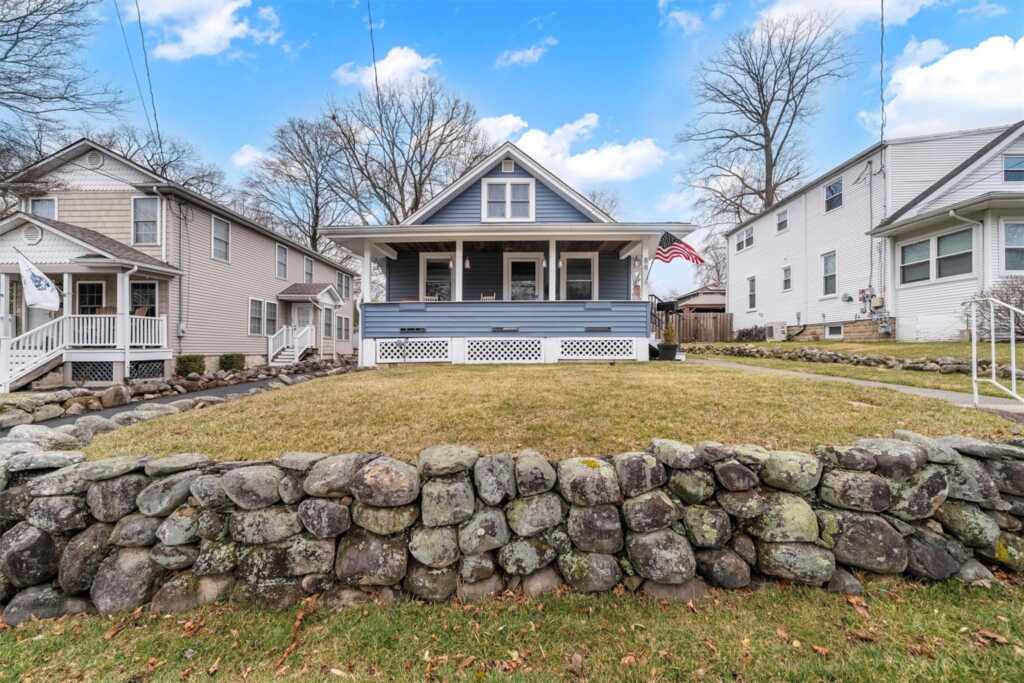 86 Lincoln Avenue, Pearl River, NY 10965 - Photo 3 of 49