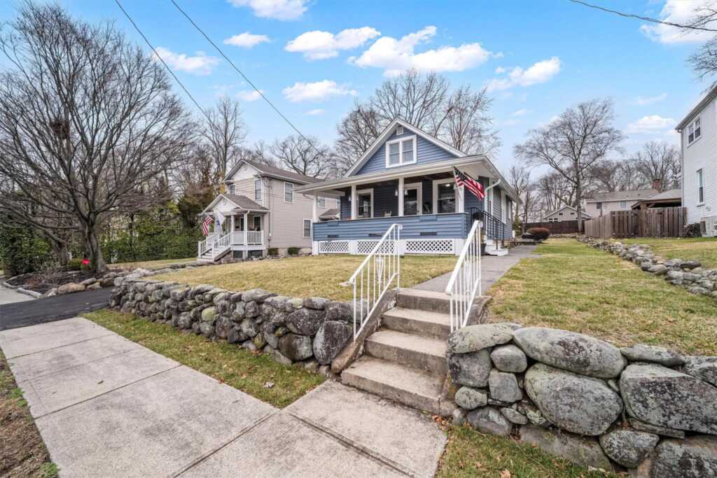 86 Lincoln Avenue, Pearl River, NY 10965 - Photo 4 of 49