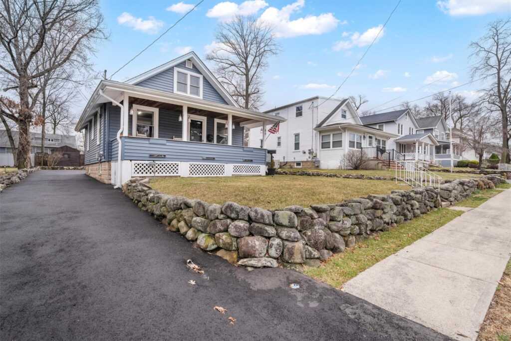 86 Lincoln Avenue, Pearl River, NY 10965 - Photo 5 of 49