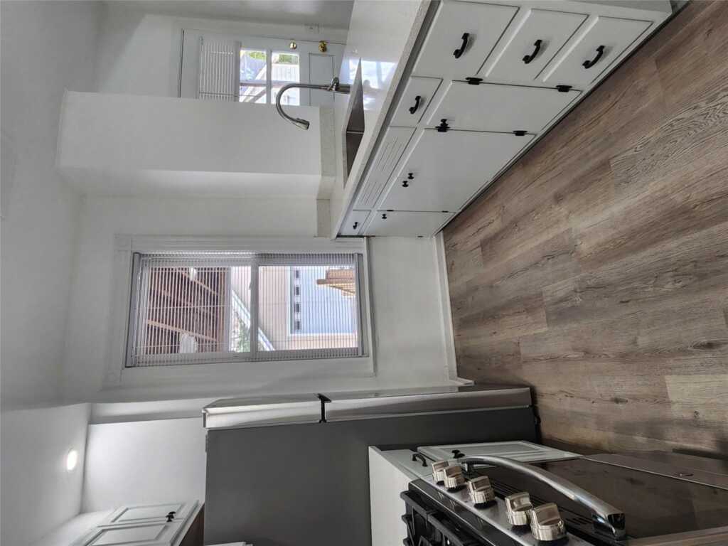 153 Franklin Avenue, Pearl River, NY 10965 - Photo 4 of 36